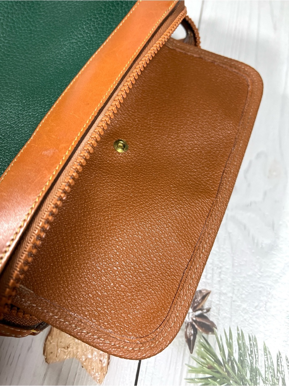 🦆 DOONEY & BOURKE FIR GREEN AND BRITISH TAN PEBBLED LEATHER CROSSBODY - Picture 9 of 16